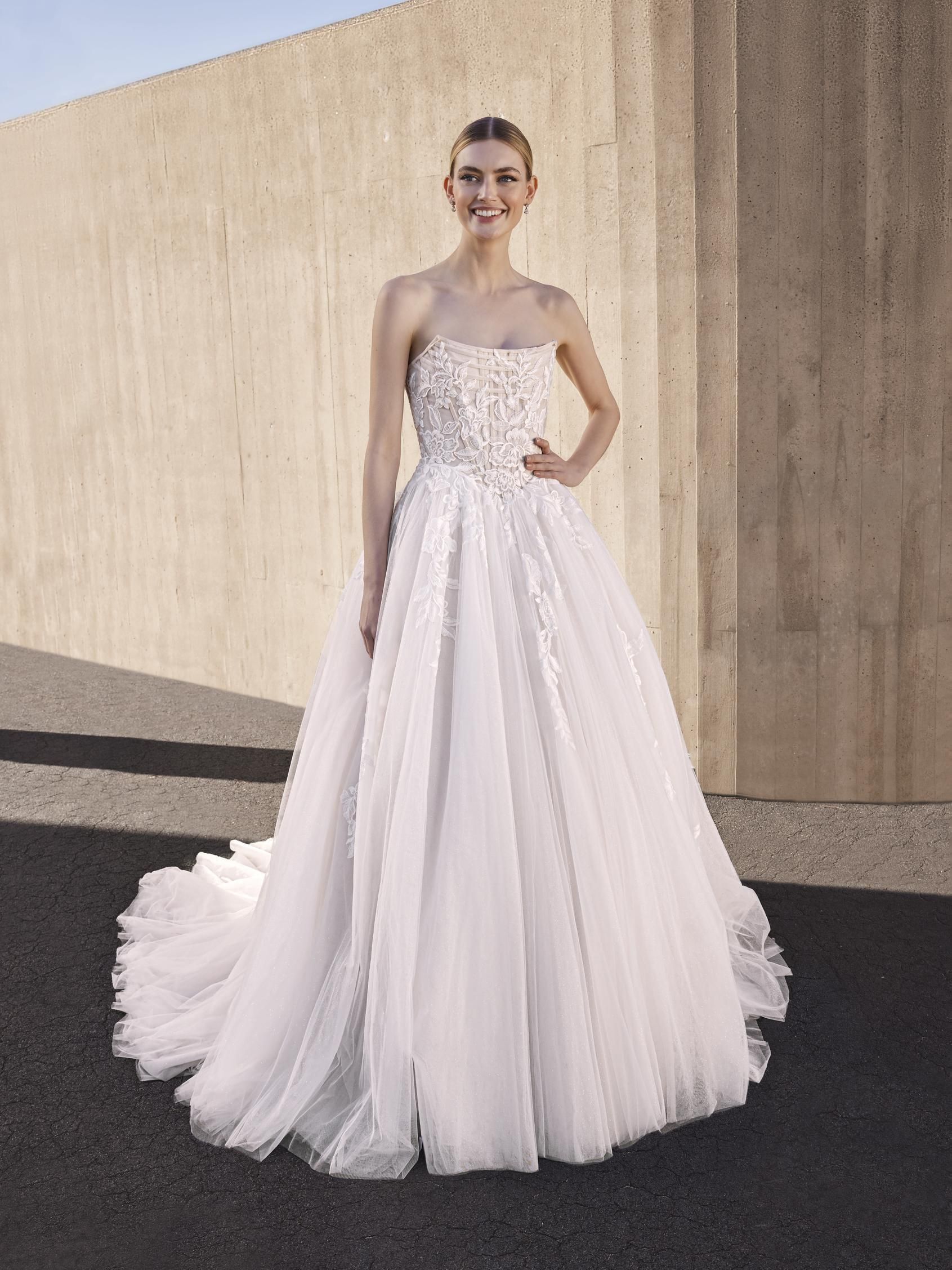 otelia-b-0ad9d684 Bride in strapless lace ball gown wedding dress with embroidered bodice and tulle skirt, modern bridal fashion photography outdoors
