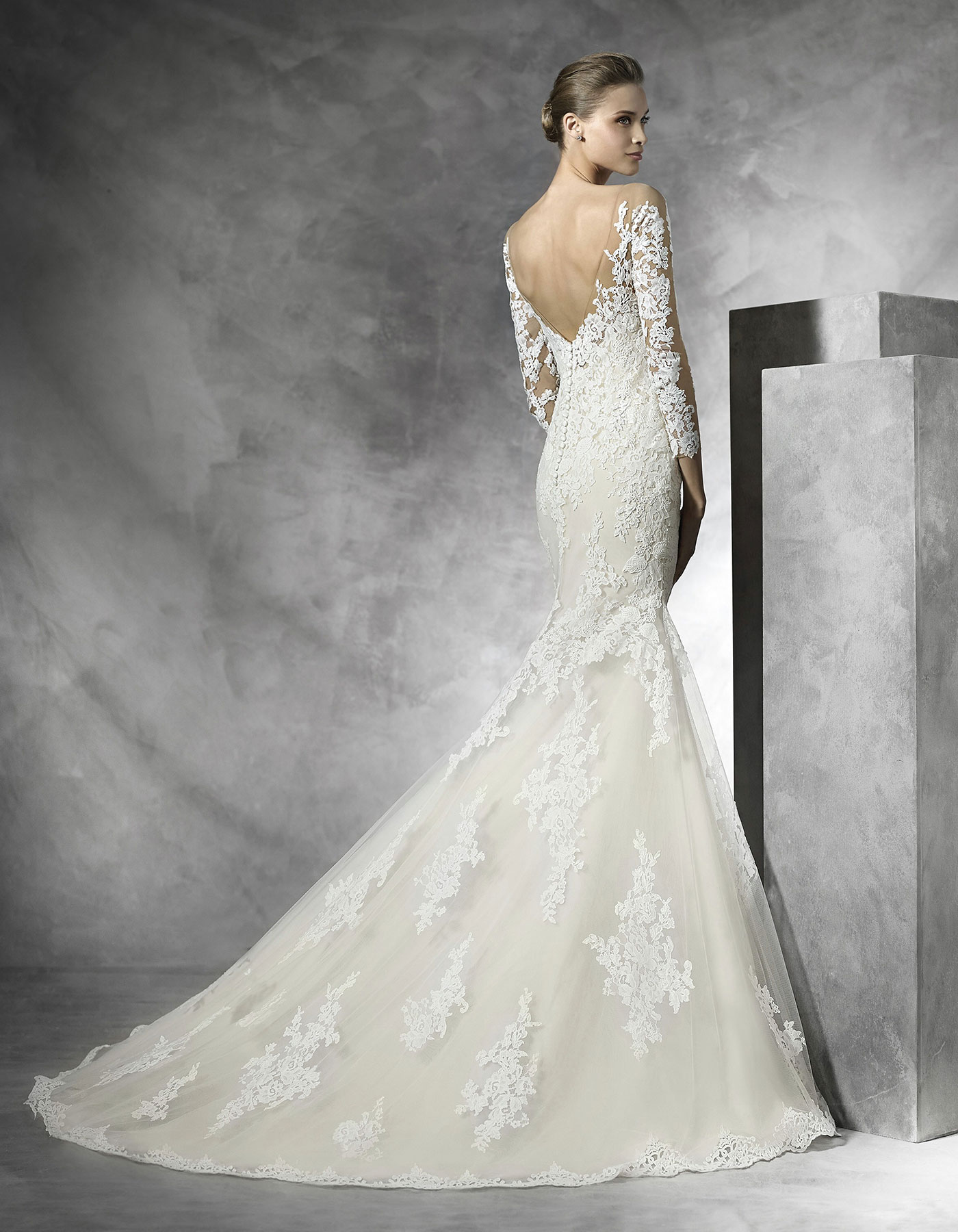 Tibet back Pronovias