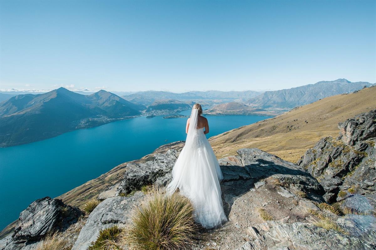 bride and groom mountain top queenstown new zealand