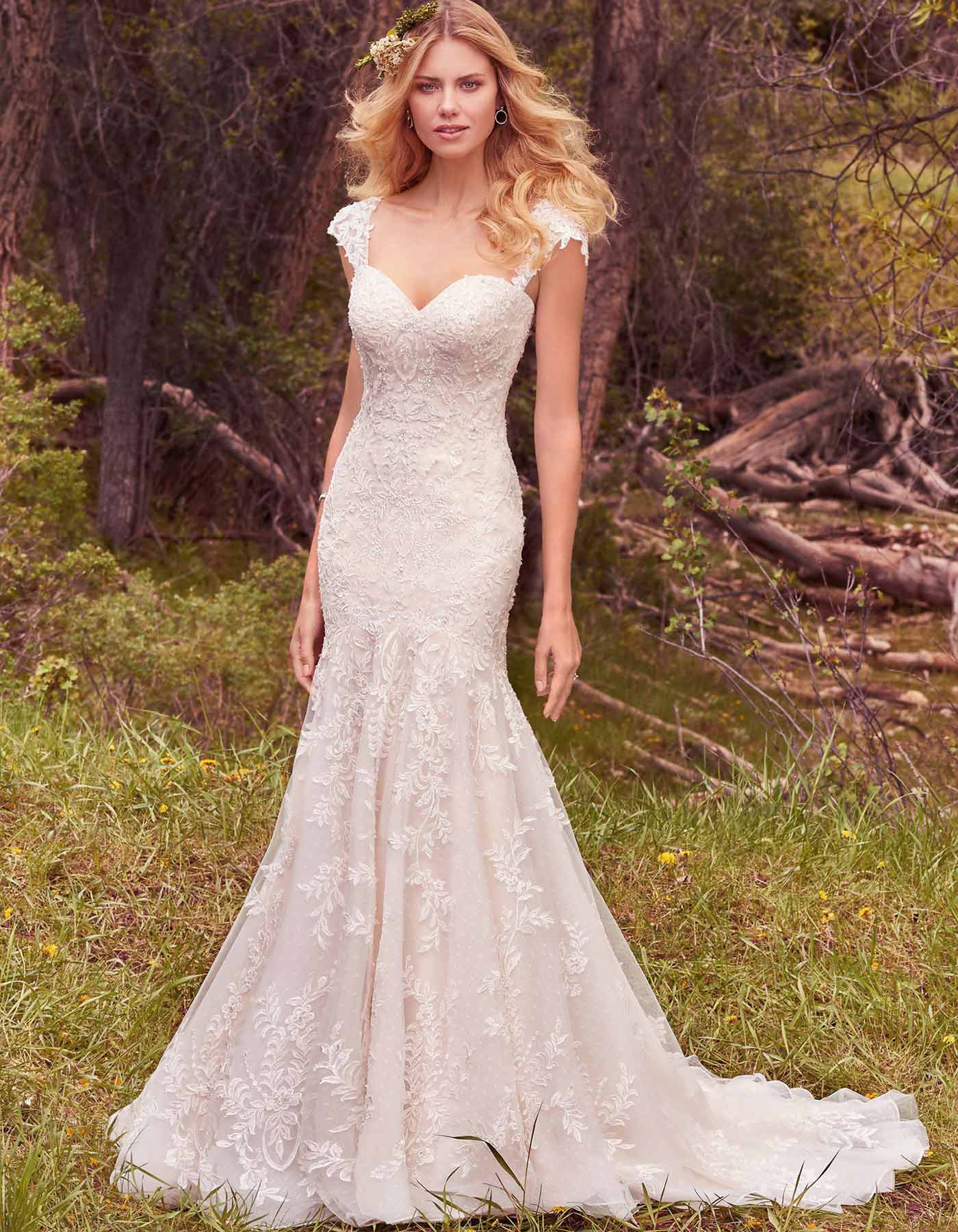 Lace, sweetheart wedding dress. Maggie Sottero, Larissa